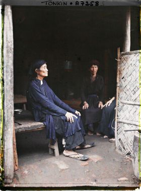 Image représentant Une pythonisse de village