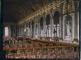 Image représentant France, Versailles, Au milieu de la Galerie, les tables disposées pour la Conférence