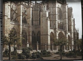 Image représentant Espagne, Léon, Côté Sud de la Cathédrale avec les 2 rangées superposées d'arcs boutants.