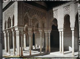 Image représentant Alhambra : galerie à colonnes et portique de la cour des Lions