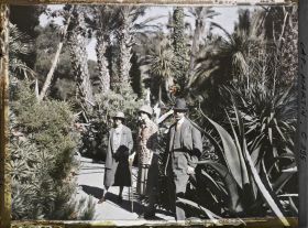 Image représentant La famille Siegfried, dont Julie à gauche et André, invitée par Albert Kahn