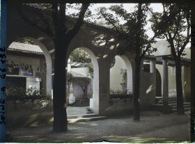 Image représentant L'Exposition des arts décoratifs, Pavillon de la Provence, sur le cours la Reine