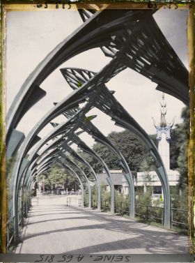 Image représentant L'Exposition Coloniale Internationale de 1931, la passerelle des Palmes