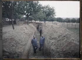 Image représentant scène montrant des soldats dans une tranchée