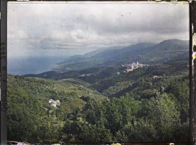 Image représentant Panorama depuis les hauteurs du Mont Athos avec au fond à droite le skite de Saint André