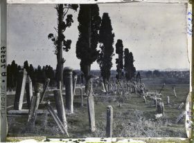 Image représentant Cimetière de Karacaahmet ou Büyük Mezaristan ("Grand cimetière"), dans un bois de cyprès