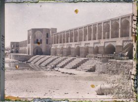 Image représentant Pont de Khaju (Pol-e Khaju), l'une des extrémités