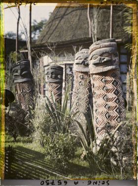 Image représentant L'Exposition Coloniale Internationale de 1931, la section de la Nouvelle-Calédonie, sculptures kanakes
