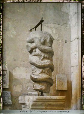 Image représentant La statue du dieu Aiôn dans le musée lapidaire, actuellement au musée de l'Arles antique