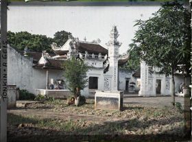Image représentant Une vue d'ensemble prise de l'extérieur du temple dans le village de Vinh-thuy