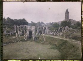 Image représentant France, Saintes, Les Arènes Romaines