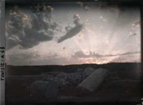 Image représentant Coucher de soleil sur des ruines