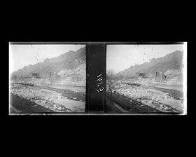 Image représentant Caravane de chameaux et vestiges de la Grande Muraille au bord du Guangou ("torrent de la Passe")