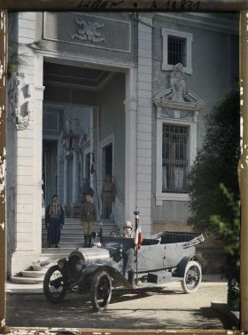 Image représentant Entrée de la résidence du général Gouraud, haut-commissaire de la République française