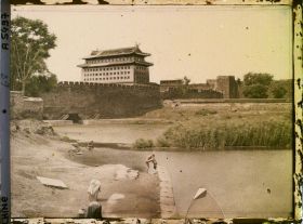 Image représentant Près de la tour d'angle sud-est de la ville tartare