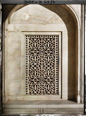 Image représentant Un écran de marbre ajouré (jali) dans le fort Rouge (Lal Qila)