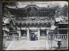 Image représentant La porte des "Rayons du Soleil ou du Crépuscule" ( Yomeimon ou Higurashimon) du sanctuaire Tôshôgû