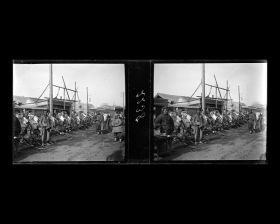 Image représentant Une station de pousse sur Dingzijie ("rue en Forme de T"), appelée aussi Bamiancao (lieu-dit "l'Auge à Huit Faces")