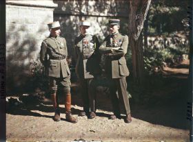 Image représentant Trois officiers français