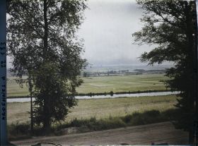 Image représentant Vue sur la Meuse prise de la fenêtre de la Maison du Tisserand