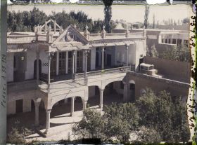 Image représentant Cour et façade intérieure d'une riche maison arménienne