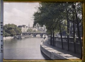Image représentant Le quai de Conti, le Pont-Neuf et le quai des Orfèvres sur l'île de la Cité depuis le pont des Arts