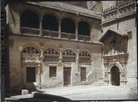 Image représentant Extérieur de la Chapelle royale accolée à la cathédrale