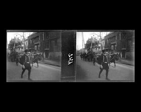 Image représentant Scènes de rue, défilé de chars de réclame