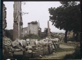 Image représentant France, Verdun, Un coin de la place du Maréchal Pétain