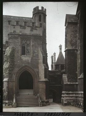 Image représentant Les abords de la Chapelle du Merton College