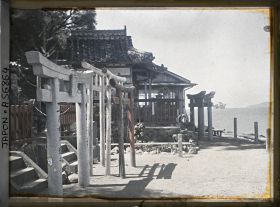 Image représentant Petit sanctuaire côtier, dédié à Inari