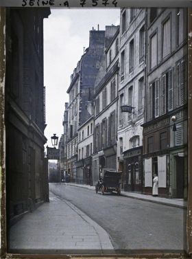Image représentant La rue des Saints-Pères, au niveau du numéro 36
