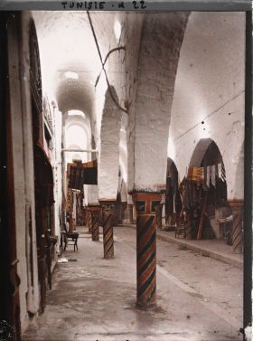 Image représentant Le souk des Étoffes (Souk-el-Koumach) dans la médina