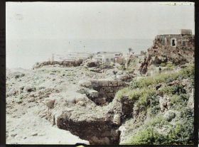Image représentant Des vestiges archéologiques au bord de la mer