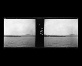 Image représentant Les côtes avec au fond le port de Moji (?)