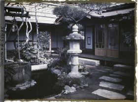 Image représentant Puits dans le jardin intérieur d'un Ryokan (hôtel-restaurant traditionnel)