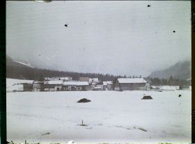 Image représentant France Les Alpes, Barats, Chamonix - Village des Barats et brume s/ la Vallée