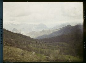 Image représentant Panorama du col de Port sur le fond de Tarascon, au milieu, le Soudour qui domine la commune