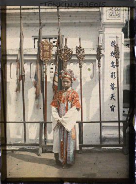 Image représentant L'assistant de l'officiant principal de la cérémonie du Làm-chay