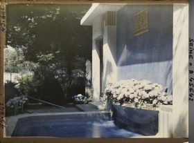 Image représentant L'Exposition des arts décoratifs, Petit bassin du Pavillon des Parfums Fontanis, sur le Cours-la-Reine
