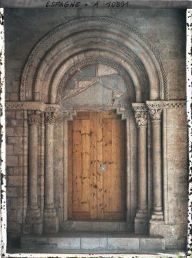 Image représentant Espagne, Léon, Dans une partie nouvellement restaurée, porte romane découverte récemment