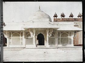 Image représentant Dans Jama Masjid ou Grande Mosquée, le mausolée de Salim Chisti