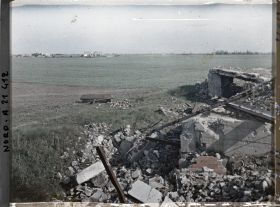 Image représentant France, La Bassée, Abris d'Artillerie et Champs de blé