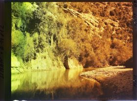 Image représentant Sur une berge des gorges du Nah-el-kelb