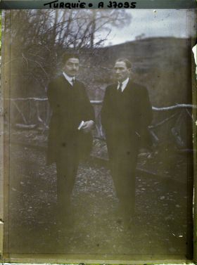 Image représentant A gauche, Hüseyin Rauf Bey, Premier Ministre et Mustafa Kemal