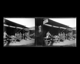 Image représentant Des restaurants en plein air peut-être à proximité de Huguosi ("monastère de la Protection du Pays")