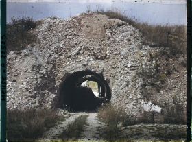 Image représentant France, Fort de Tavanne, L'Entrée du fort prise vers l'extérieur