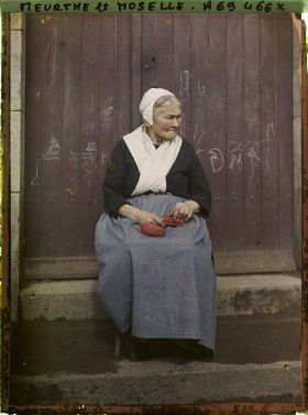 Image représentant Madame Henriot Colin au tricot