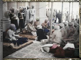 Image représentant La cérémonie du Tula Daan pendant le Jubilé célébrant les cinquante ans de règne du maharajah Jagatjit Singh