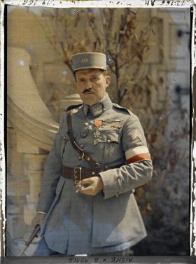 Image représentant Lieutenant Dagneaux avec le brassard de l'état-major de la 6e armée